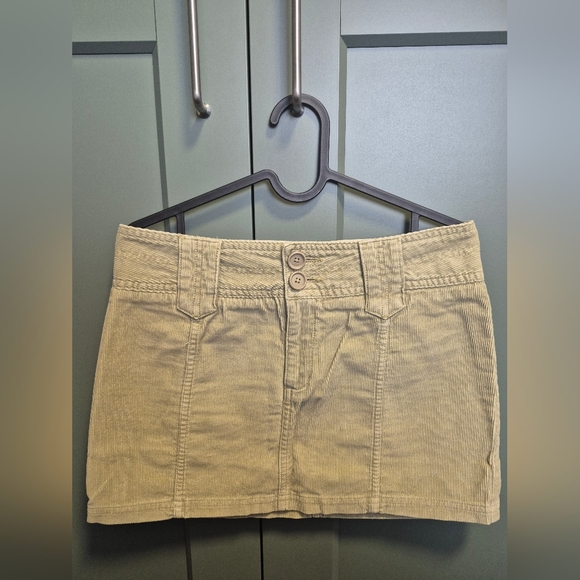 Two Mini Skirts Set - Picture 4 of 16